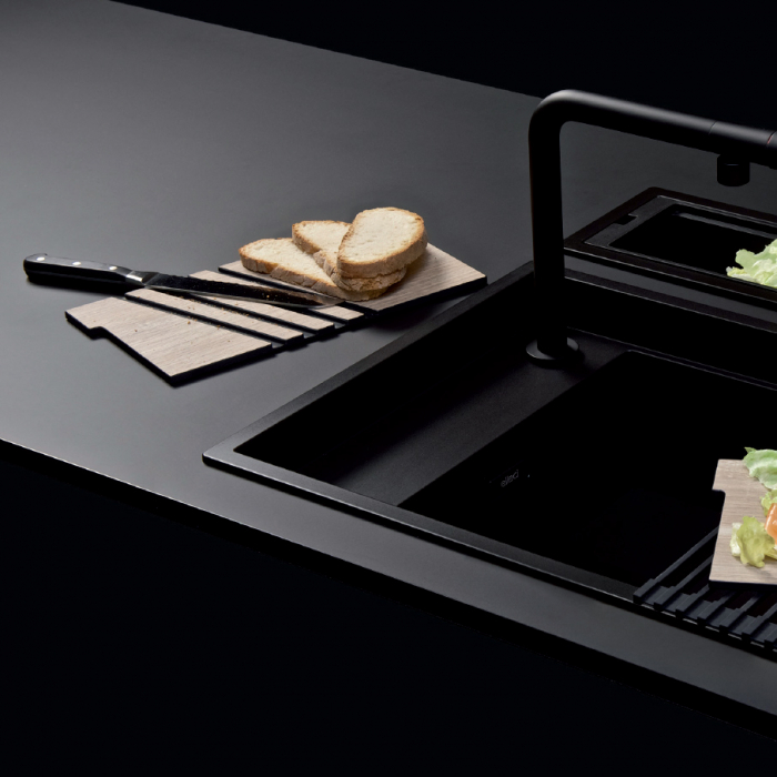 Set chiuveta bucatarie compozit ceramic Invisible Dialogo 360 Workstation Black Matt Neagra cu 5 accesorii: tavita neagra, suport vase negru, gratar pliabil negru, set 2 tocatoare HPL, ventil scurgere negru, capac scurgere negru si accesorii montaj [3]