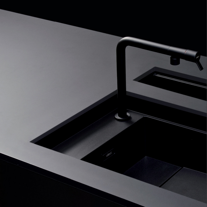 Set chiuveta bucatarie compozit ceramic Invisible Dialogo 360 Workstation Black Matt Neagra cu 5 accesorii: tavita neagra, suport vase negru, gratar pliabil negru, set 2 tocatoare HPL, ventil scurgere negru, capac scurgere negru si accesorii montaj [7]