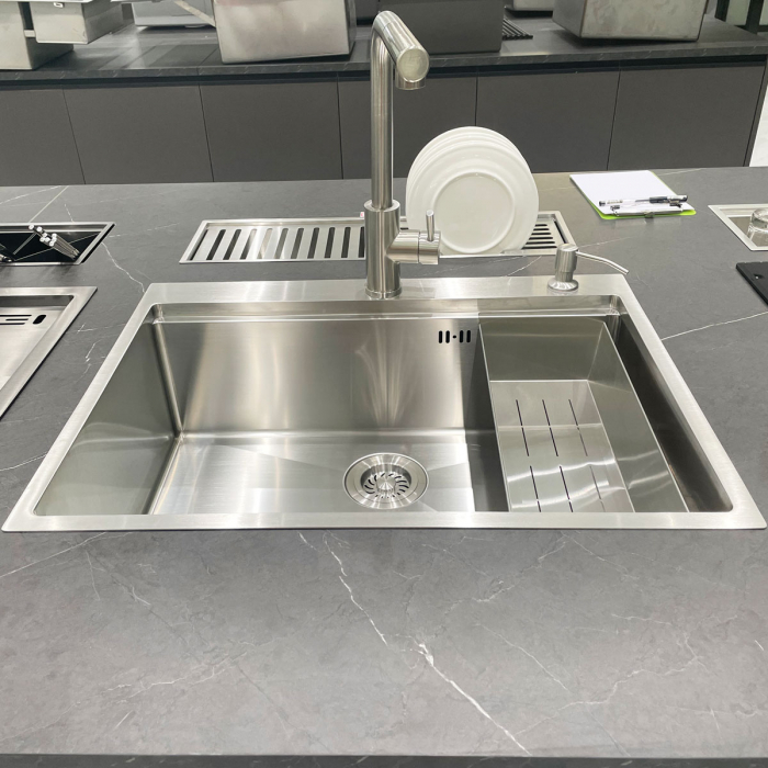 Chiuveta bucatarie inox CookingAid HERA TOP cu dozator detergent, scurgator vase/paste/fructe, gratar rulabil inox, tocator lemn Sapele + accesorii montaj [10]