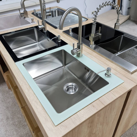 Chiuveta bucatarie inox CookingAid TEMPERED GLASS WHITE cu 2 x tocatoare personalizate sticla temperizata, scurgator vase/paste/fructe, dozator detergent + accesorii montaj [3]