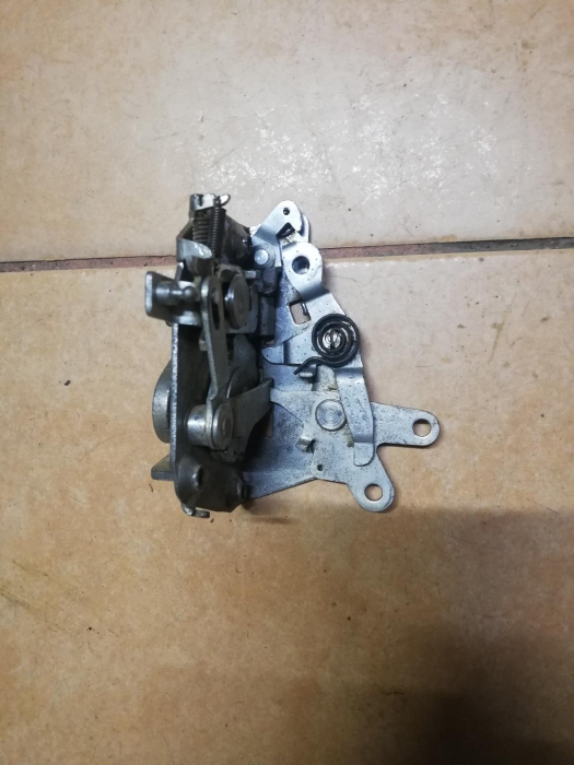 BROASCA USA STANGA SPATE SKODA 105-120 - PRODUS FOLOSIT [1]