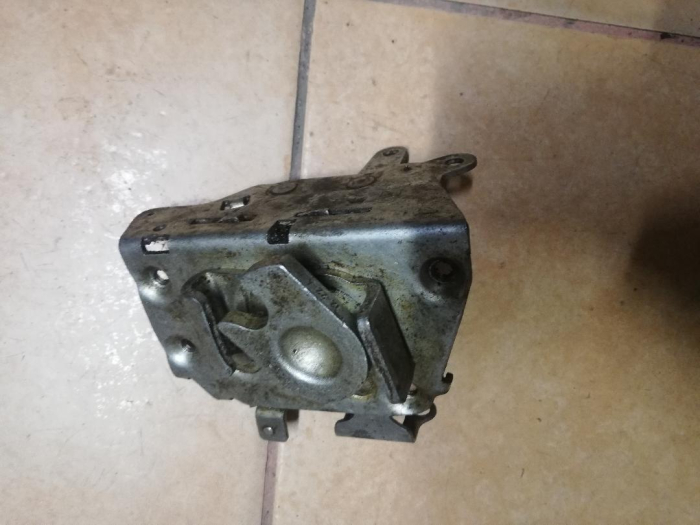 BROASCA USA STANGA SPATE SKODA 105-120 - PRODUS FOLOSIT [3]