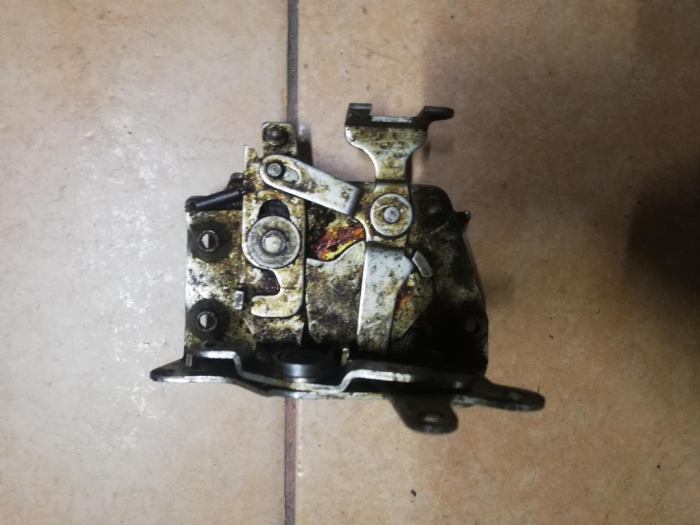 BROASCA USA STANGA SPATE SKODA 105-120 - PRODUS FOLOSIT [4]