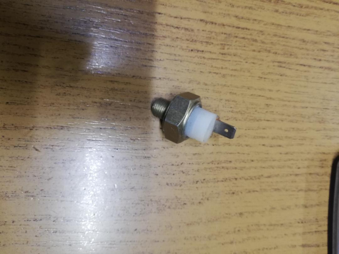 BULB PRESIUNE ULEI SKODA 120-105 POLONIA [1]