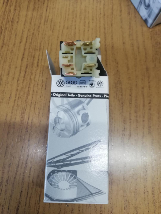 INTRERUPATOR LUMINI FAZA SCURTA SKODA FEL.ICIA - OE [3]