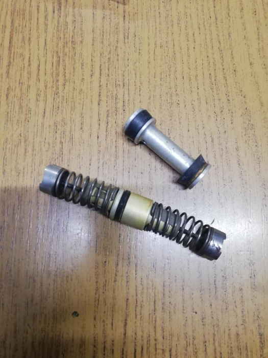 SET PISTONAS POMPA FRANA MODEL VECHI FI 19MM - PRODUS FOLOSIT [1]
