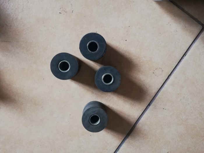 SET BUCSE AMORTIZOR SPATE SKODA S100-105-120 [2]