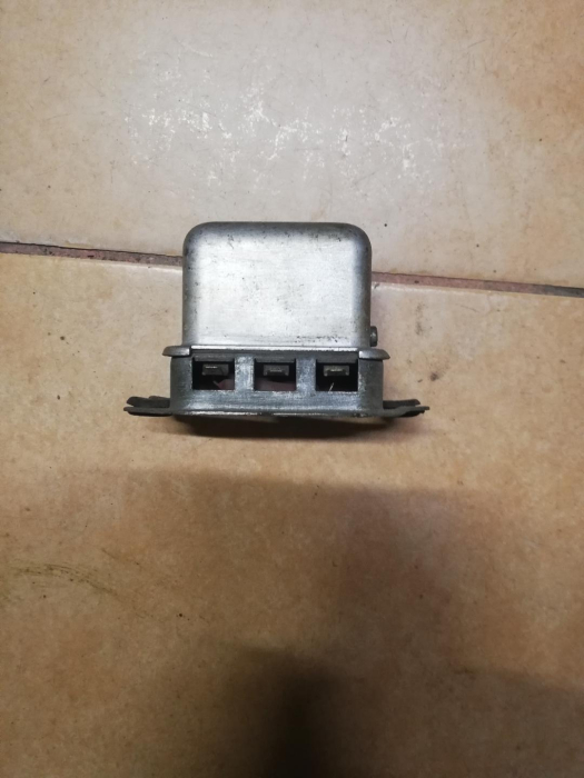 REGULATOR TENSIUNE SKODA 120-105 PAL- PRODUS FOLOSIT [2]