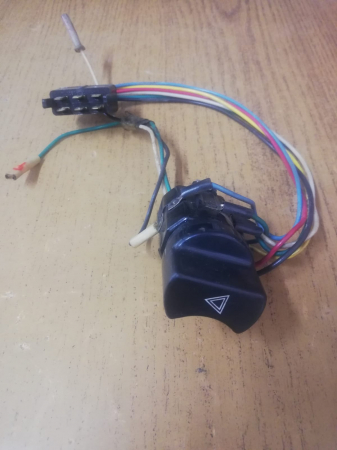 Produse Folosite Second Hand - BUTON AVARII SKODA 120-105 - PRODUS FOLOSIT