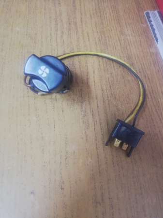 Produse Folosite Second Hand - COMUTATOR INCALZIRE SKODA 105-120 2 TREPTE - PRODUS FOLOSIT