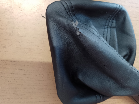 Caroserie - NUCA ORNAMENT SCHIMBATOR VITEZE SKODA OCTAVIA II (Cu un mic defect)