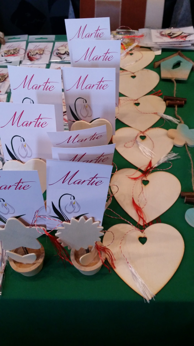 Inima din lemn cu gaura in forma de inimioara [4]