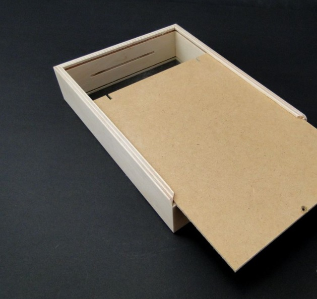 Pusculita din lemn cu fereastra - shadow box [3]