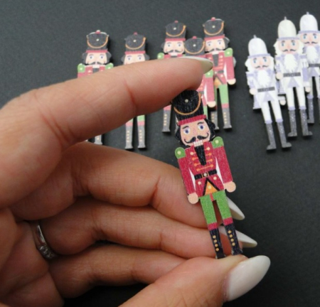 FIGURINE DIN LEMN - SPARGATORI DE NUCI SET 12 [1]