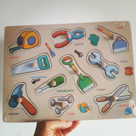 Masini si alte jocuri, jucarii si crafturi cu roti - Puzzle cu pin din lemn - unelte in limba romana