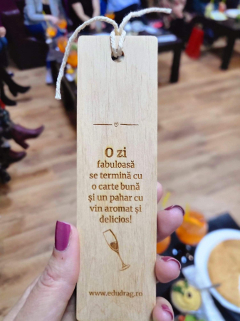 Semn de carte handmade - mesaj O zi fabuloasa se termina cu o carte buna si un pahar cu vin aromat si delicios! [0]