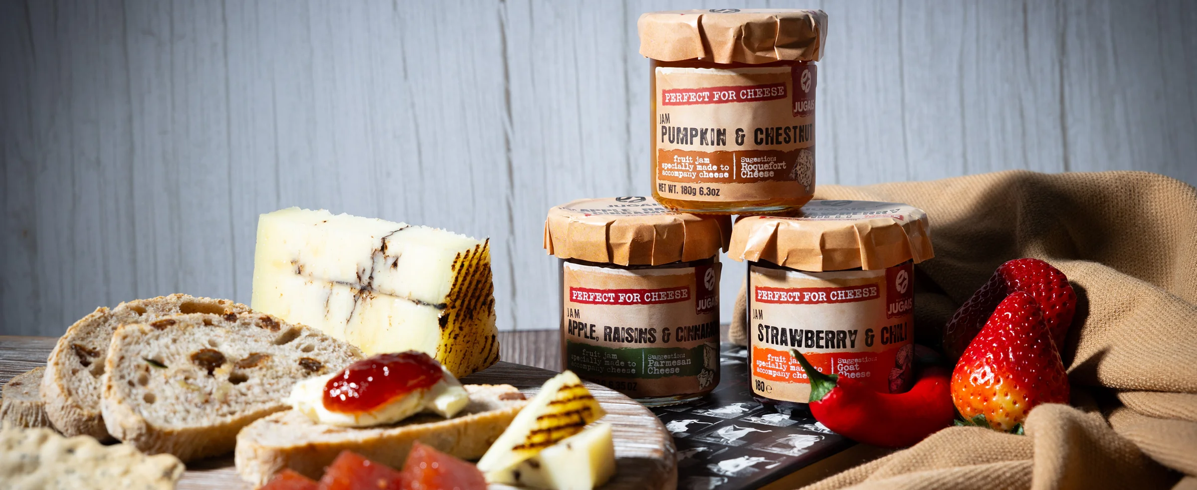 Branza Parmesan: Gustul autentic al Italiei si combinatia perfecta cu gemul de mere, stafide si scortisoara
