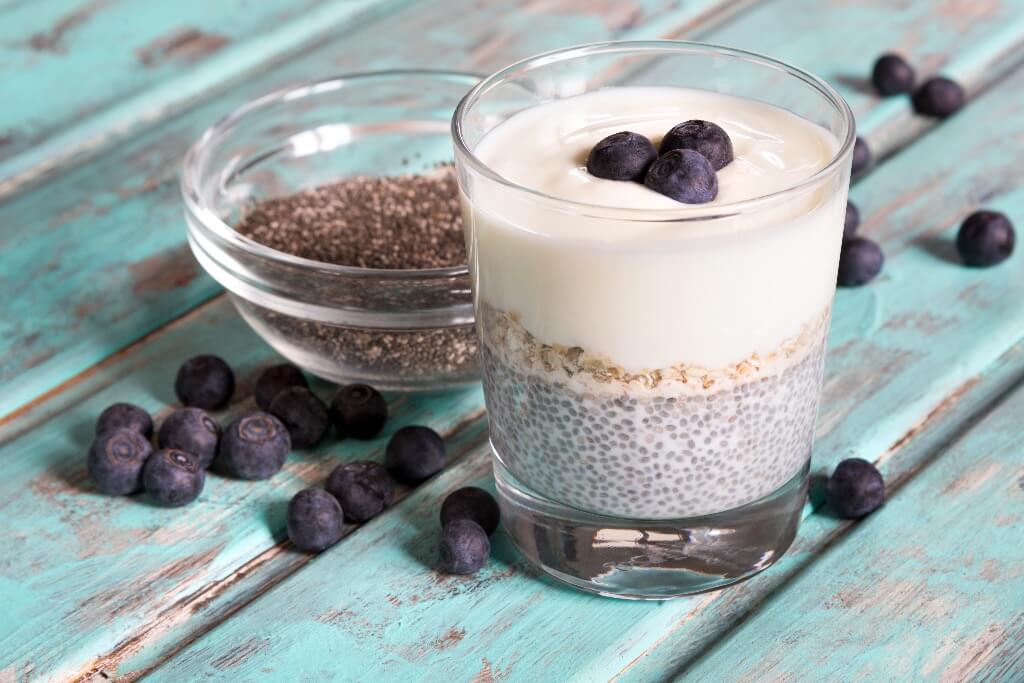Ovaz peste noapte cu seminte de chia - Overnight oats