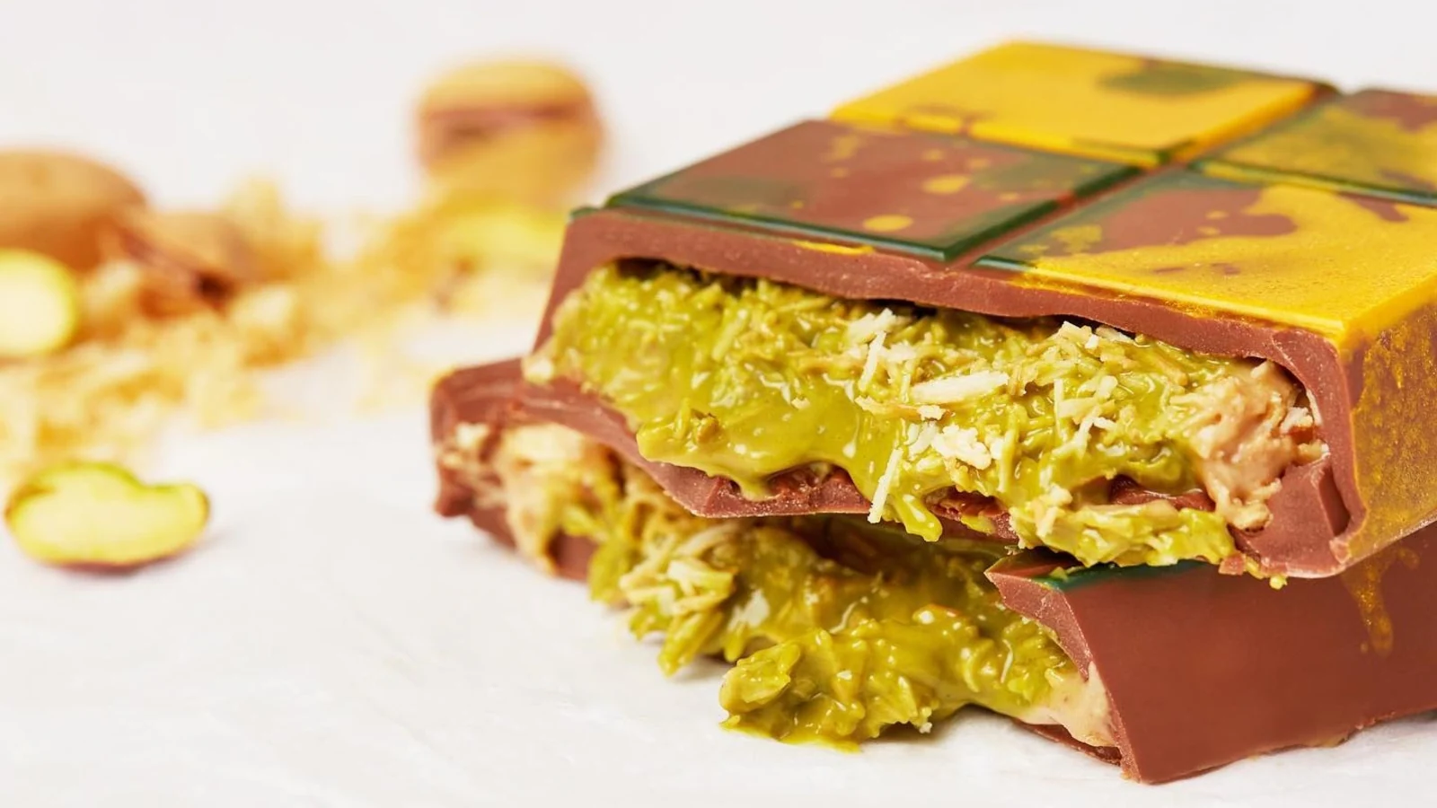 Ciocolata Dubai cu Kataif Insiropat: Deliciul Oriental cu Fistic si Ciocolata