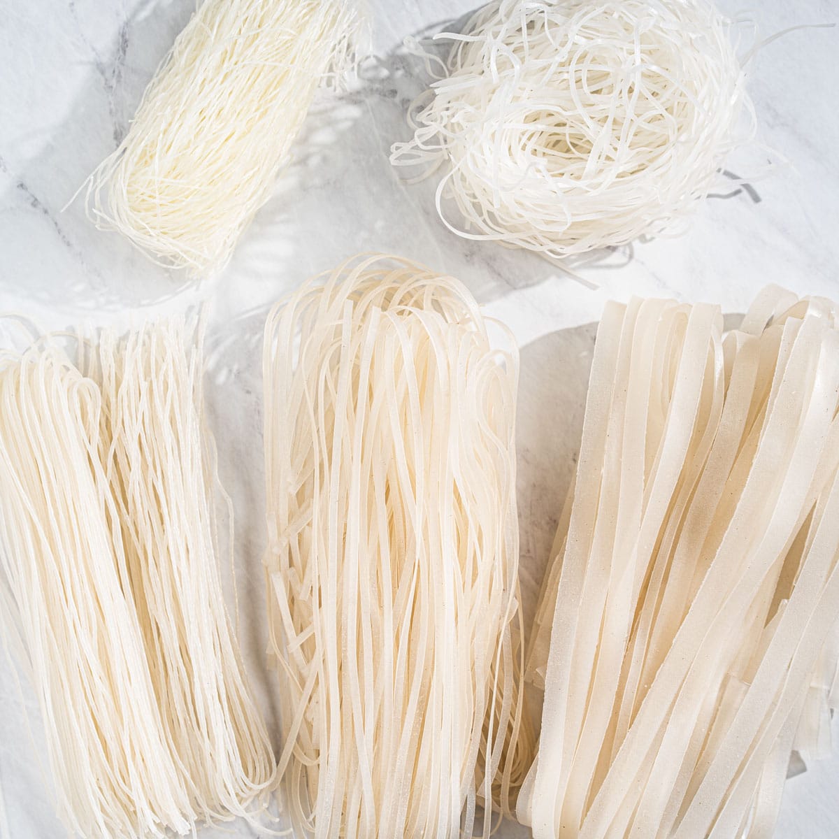 3 tipuri de noodles din orez pe care trebuie sa le incerci pentru retete asiatice autentice