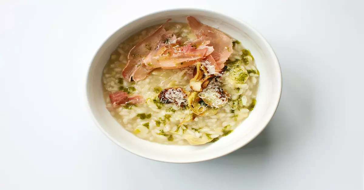 Risotto cu anghinare si prosciutto asezonat cu ulei proaspat de busuioc