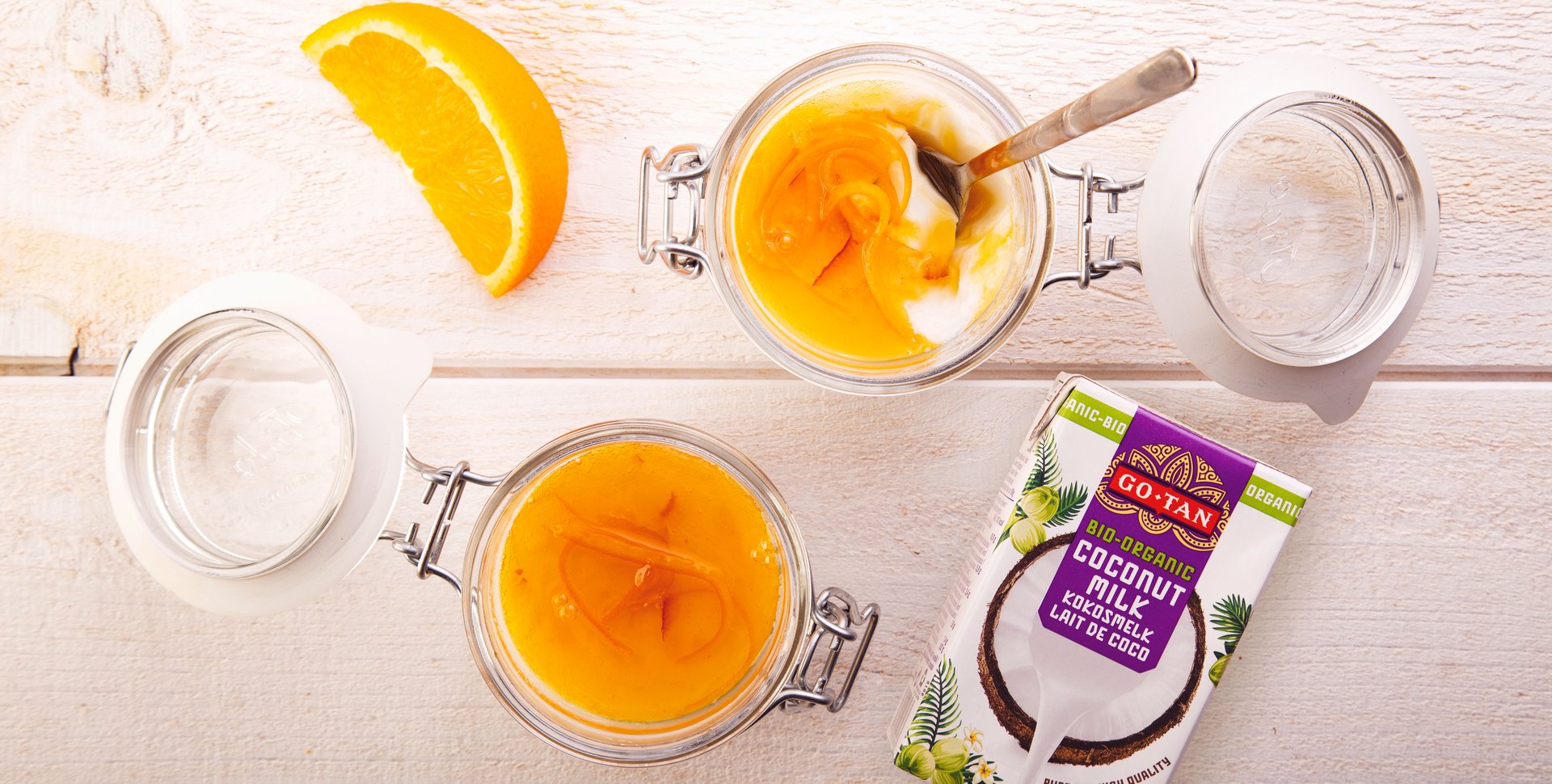 Panna Cotta cu lapte de cocos si sos de portocale