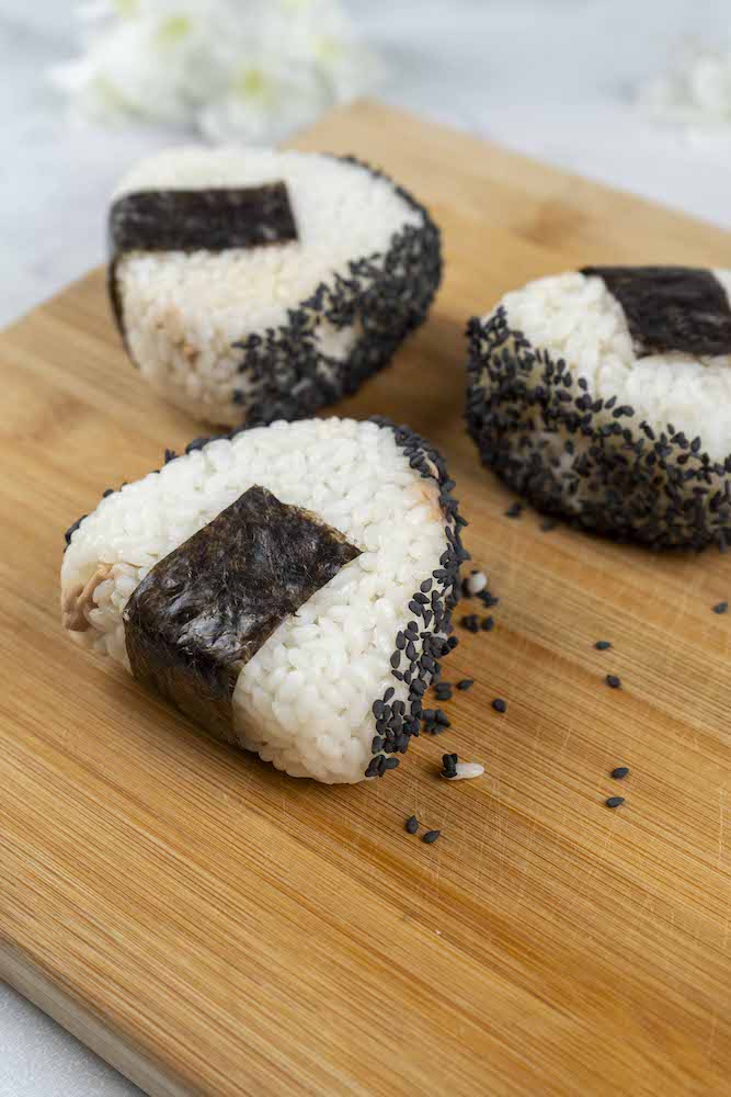 Chifltele de orez cu ton - Onigiri