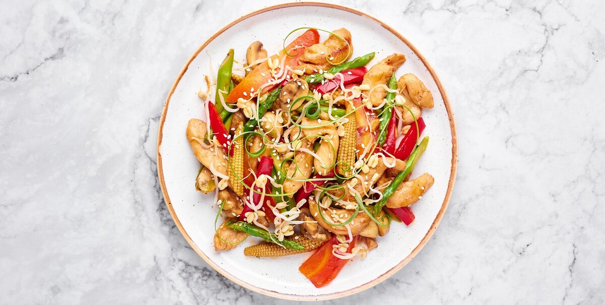 Pui cu legume si sosuri asiatice - Tjap Tjoy de casa