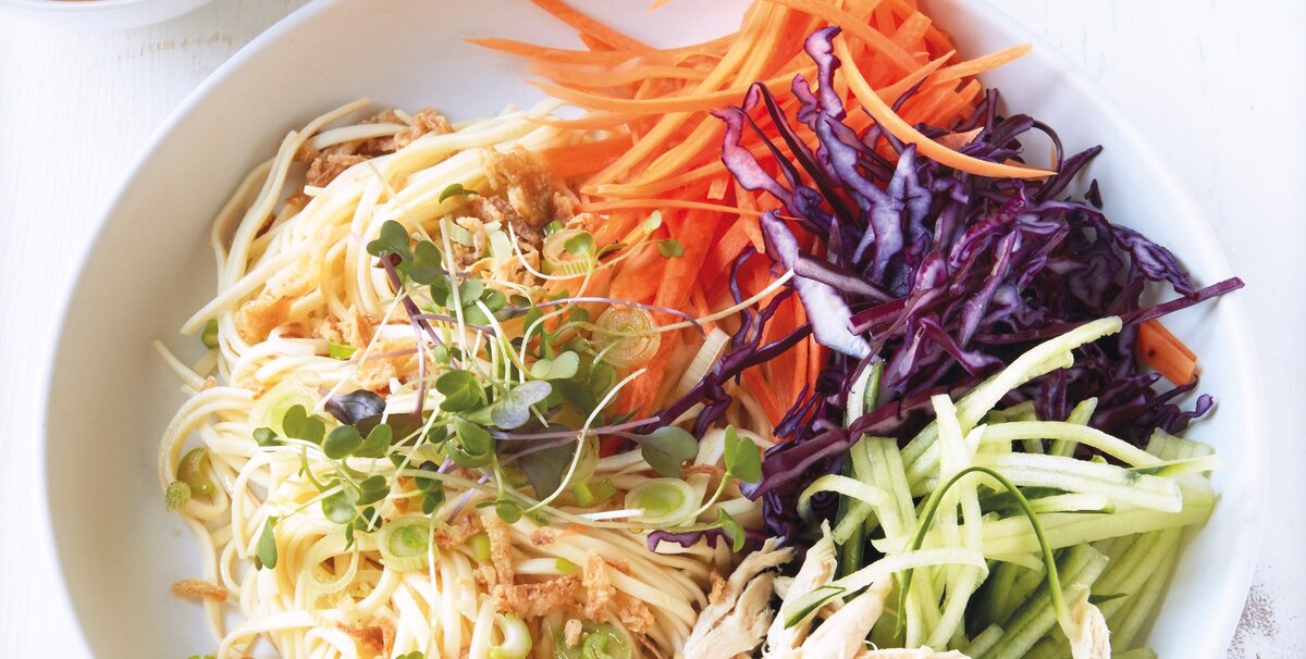 Salata de paste Mie Noodles cu sos de arahide