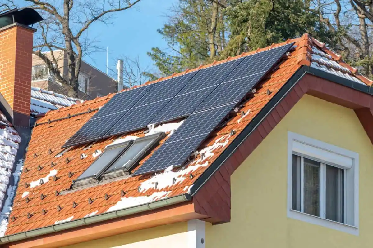 Orientarea și înclinarea optimă a panourilor fotovoltaice: care este unghiul pentru panourile fotovoltaice în România