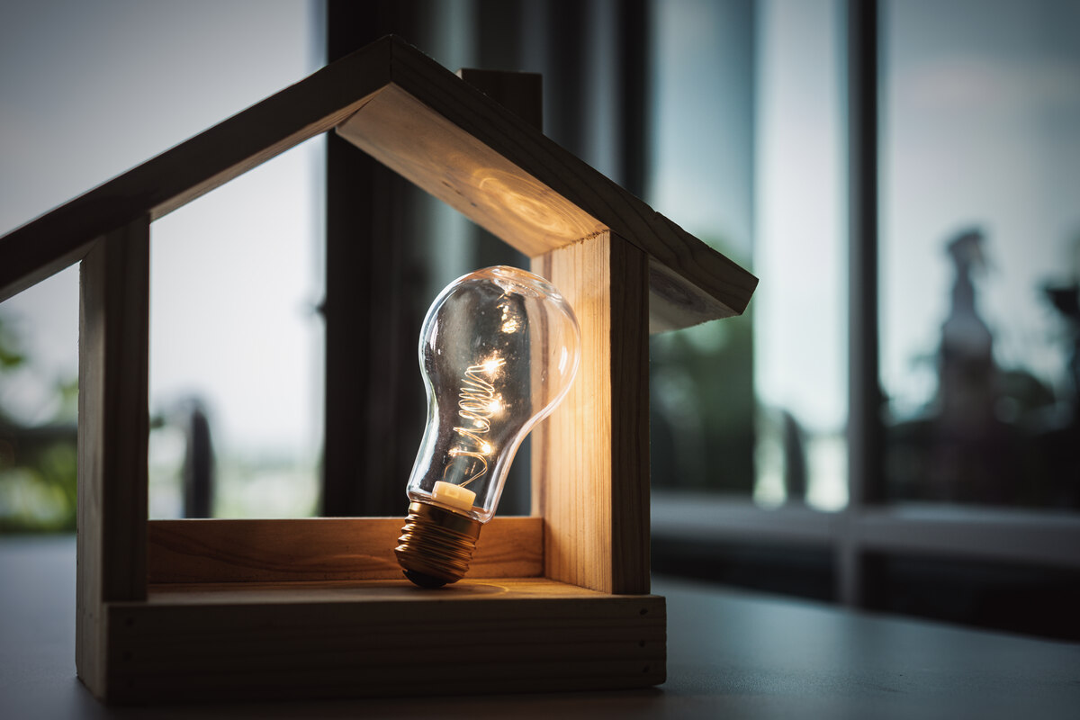 Instalația electrică pe lemn - tot ce trebuie să știi pentru siguranța locuinței tale din lemn