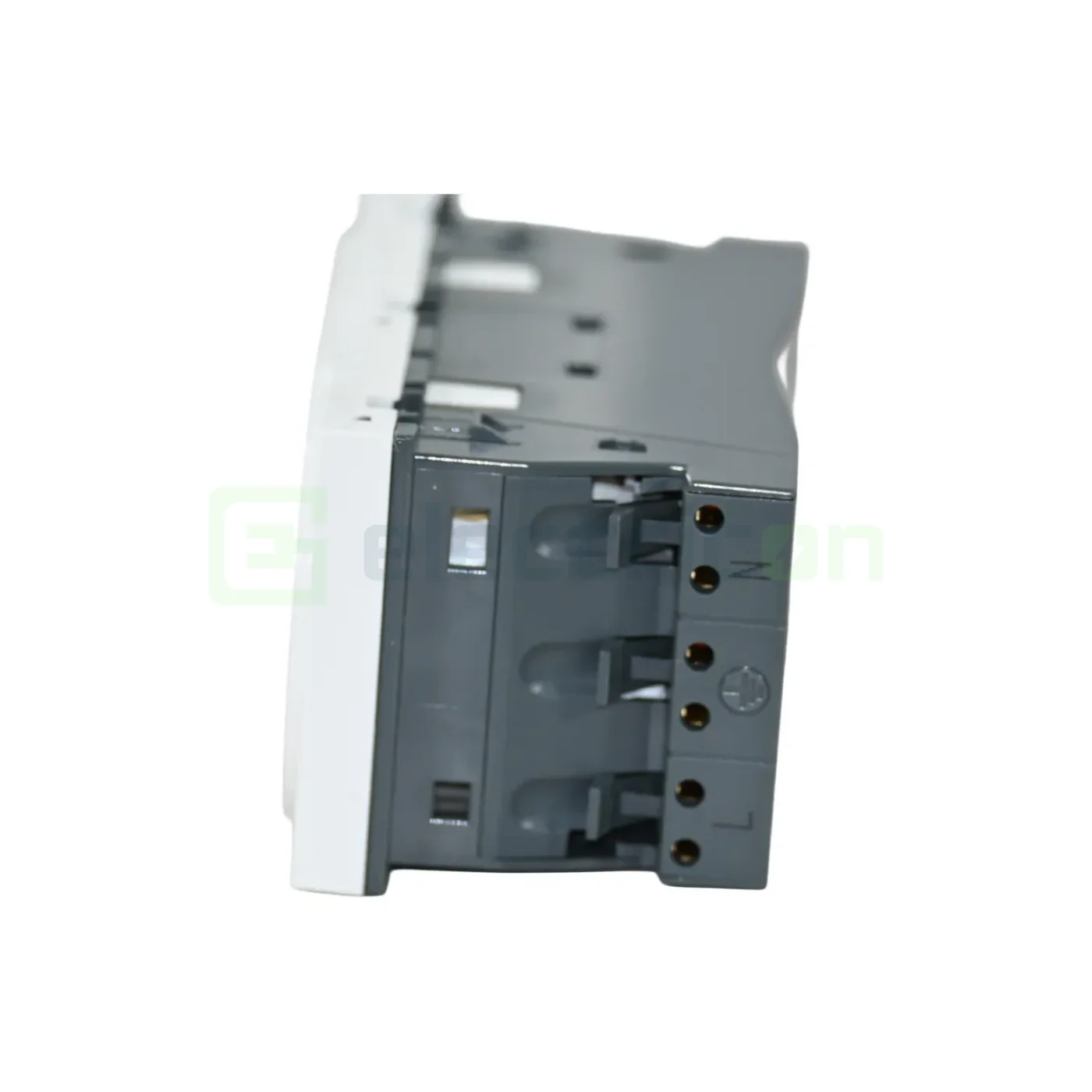 hager-priza-alb-45m [4]