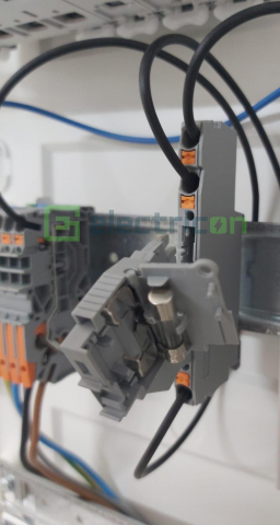 Soclu pentru sigurante fuzibile - Clemă suport pentru siguranțe 5x20, 3 conexiuni gri, Wago, 2202-1711