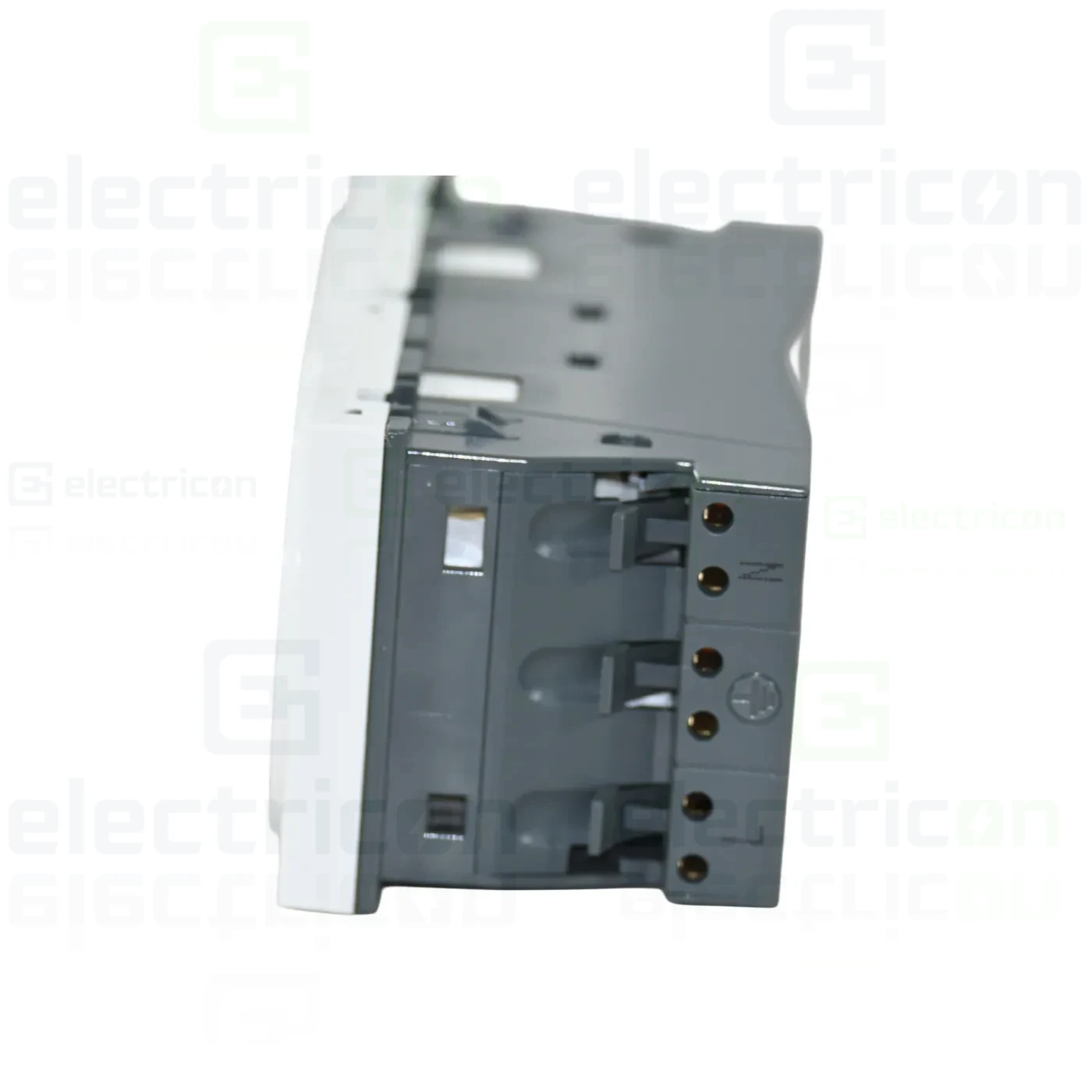 hager-priza-alb-45m [4]