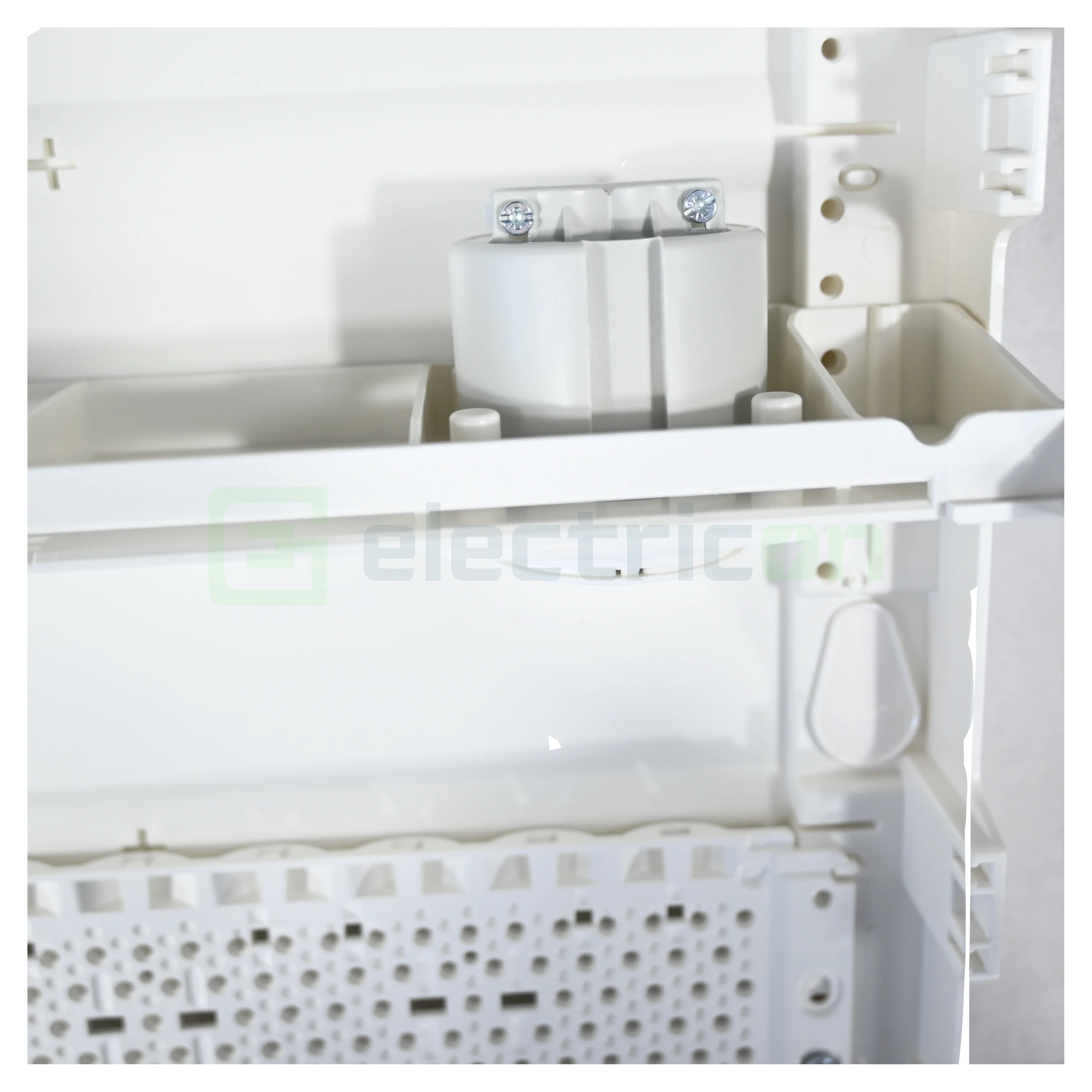 Tablou combo (hibrid), aparent,60 module, (24 module curent +36 module multimedia), IP30, Volta, Hager, VA602NWH [11]