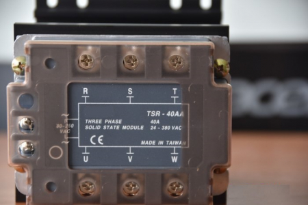 Relee Solid State - TSR-40AA, relay solid state, trifazat, 40 A, tens.comanda 80~250VAC 50/60HZ, tens iesire 24~380VAC