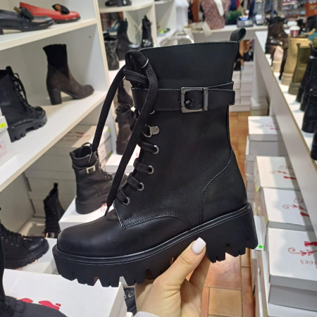 Femei - Ghete din piele bizonata Miruna cu o catarama