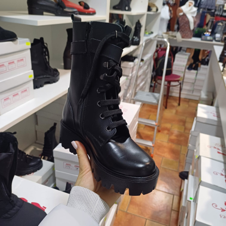 Ghete din piele bizonata Miruna cu o catarama [1]