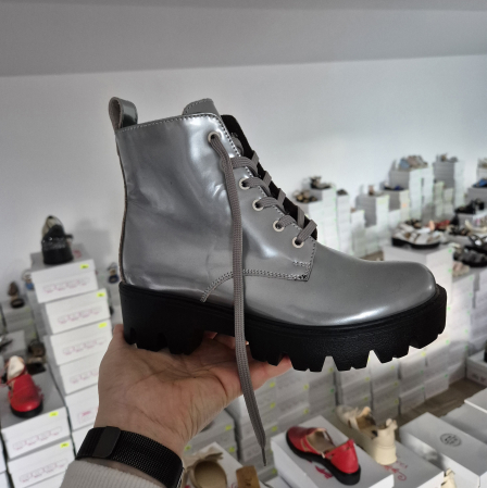 Ghete și bocanci - Ghete tip insuleta piele lacuită