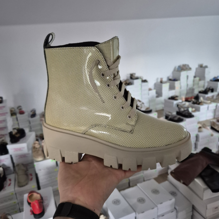 Ghete și bocanci - Ghete tip insuleta piele lacuita