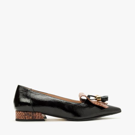 Pantofi Dama Eleganti din Piele Naturala Lacuita, Culoare Maro Inchis, Varf Ascutit, Accesorii Aurii, Toc Jos 2 cm, Renzoni 8685 [1]
