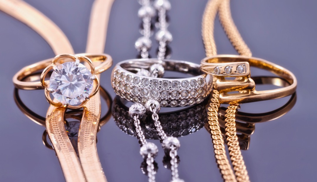 Beneficiile purtării bijuteriilor din Argint față de cele din Aur: O analiză completă
