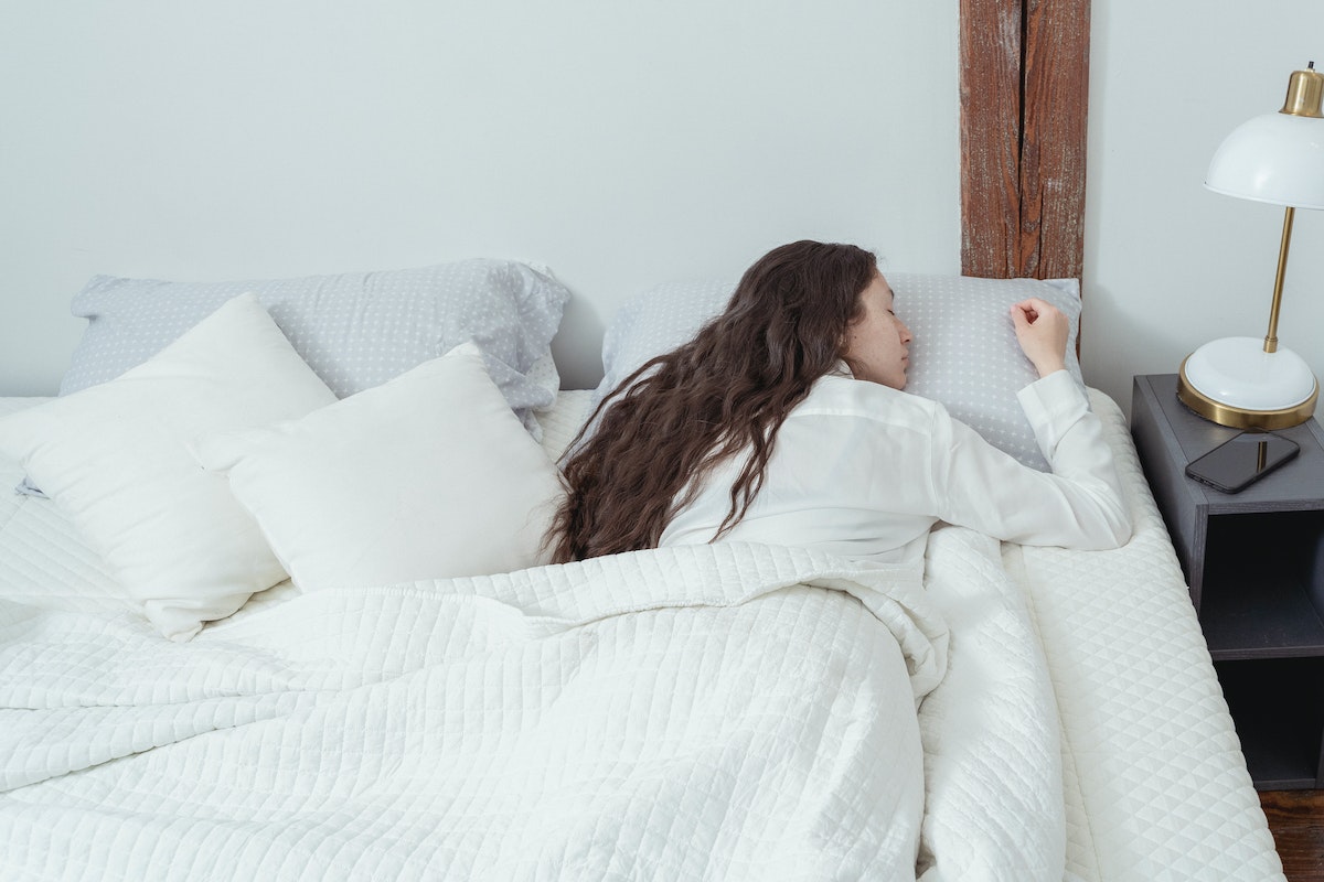 Somn odihnitor - informatii utile si sfaturi pentru alegerea pijamalelor potrivite pentru o noapte odihnitoare