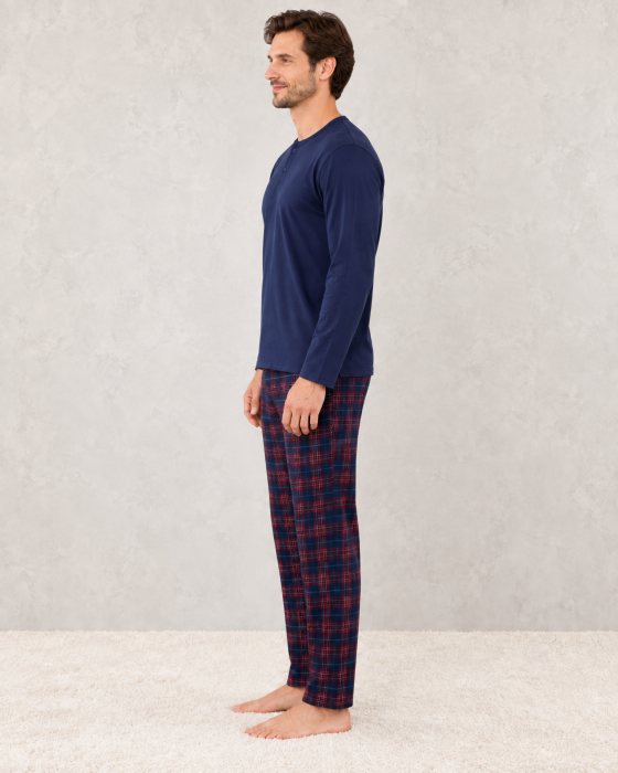Pijama barbati bleumarin cu pantaloni in carouri rosii, bluza cu maneca lunga [4]