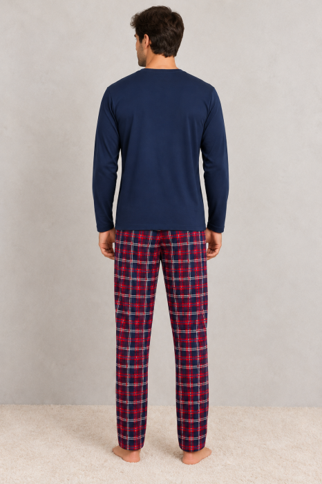 Pijama barbati bleumarin cu pantaloni in carouri rosii, bluza cu maneca lunga si imprimeu Travel [2]