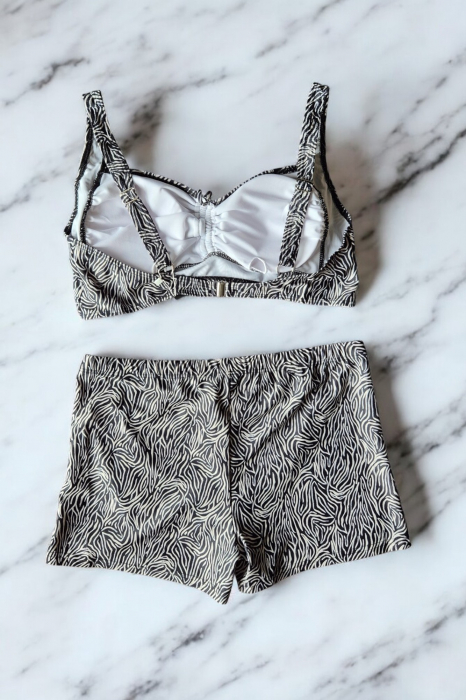 Costum baie dama 2 piese, marime mare, slipi tip pantaloni scurti, alb/negru f2502 [3]