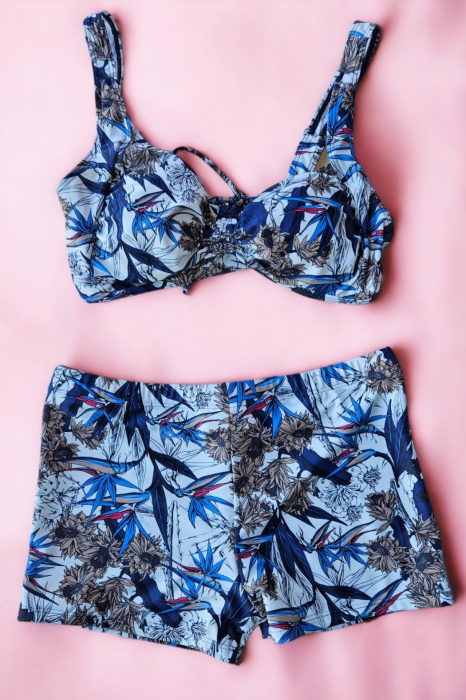 Costum de baie 2 piese, marime mare, cu slipi tip pantaloni scurti, sutien bustiera, albastru, Cara embody.ro [2]