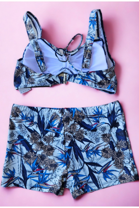 Costum de baie 2 piese, marime mare, cu slipi tip pantaloni scurti, sutien bustiera, albastru, Cara embody.ro [3]