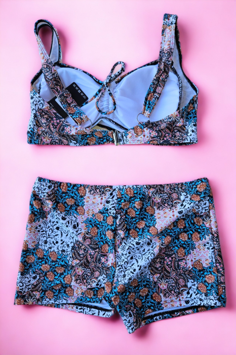 Costum de baie 2 piese, marime mare, cu slipi tip pantaloni scurti, sutien bustiera, albastru, Mozayc embody.ro [3]