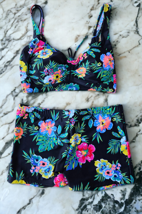 Costum de baie 2 piese, marime mare, cu slipi tip pantaloni scurti, sutien bustiera, multicolor, Azuro embody.ro [2]